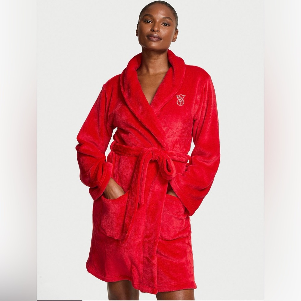 Victoria’s Secret cozy plush robe in red size M/L